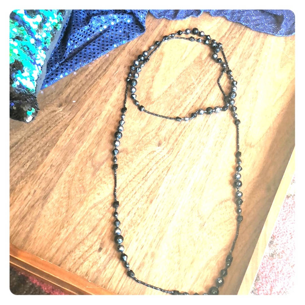 Single line black bead necklace